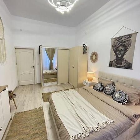 Apartament In Centrul Istoric Oradea Eksteriør billede