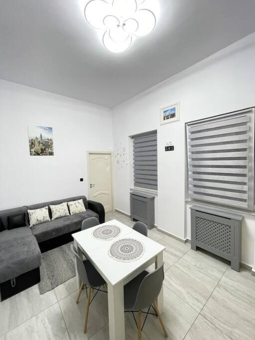 Apartament In Centrul Istoric Oradea Eksteriør billede